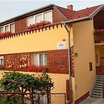 Julia Aparthotel 3*