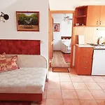 Julia Aparthotel