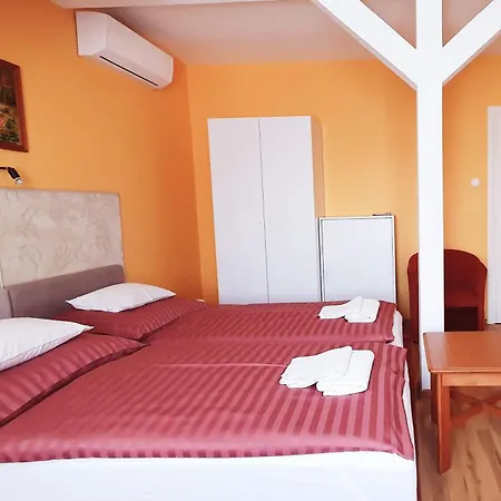 Julia Aparthotel