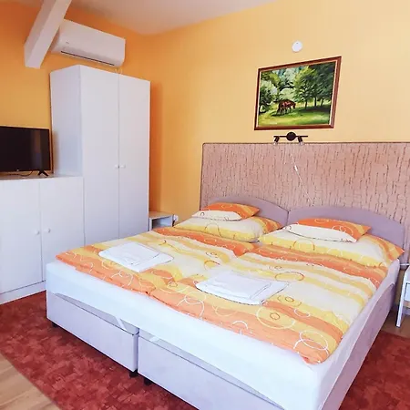 Julia Aparthotel